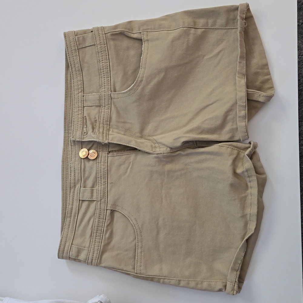 C'Estttoi Shorts Medium 4 colors